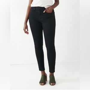Women’s plus size black jeans. Skinny jeans size 20.